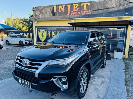TOYOTA HILUX SW4 2.8 SRX 4X4 7 LUGARES 16V TURBO INTERCOOLER DIESEL 4P AUTOMÁTICO TOYOTA HILUX SW4 2.8 SRX 4X4 7 LUGARES 16V TURBO INTERCOOLER DIESEL 4P AUTOMÁTICO